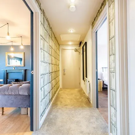 Midland Mews Contemporary 2 Bedrooom Apartment Бристоль