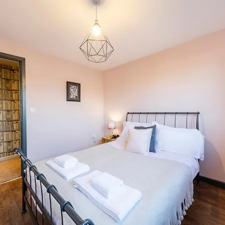 Midland Mews Contemporary 2 Bedrooom Apartment Бристоль