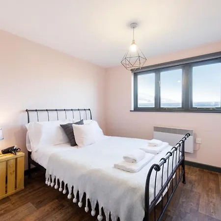 Midland Mews Contemporary 2 Bedrooom Apartment Apartment