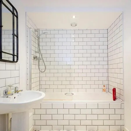 Midland Mews Contemporary 2 Bedrooom Apartment